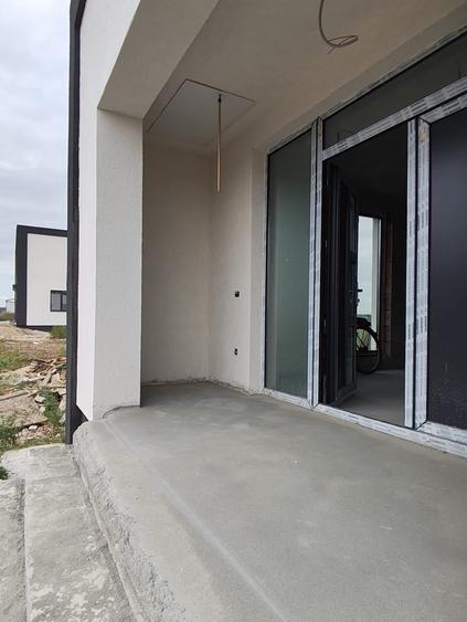 Casă individuală cu 3 camere cu Teren 500 Mp în Săbăreni