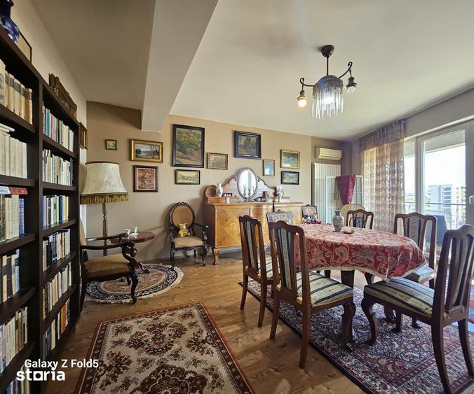 Apartament cu 4 camere semidecomandat în Nufărul