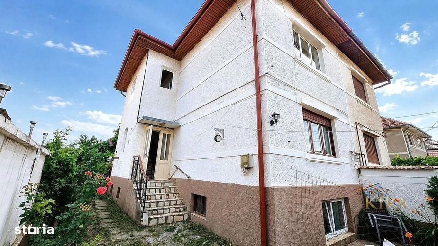 Casă cu 4 camere decomandat cu Teren 700 Mp în Central