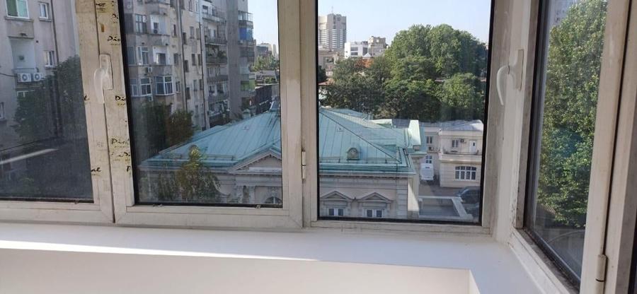 Apartament cu 3 camere semidecomandat în P-ța Romană
