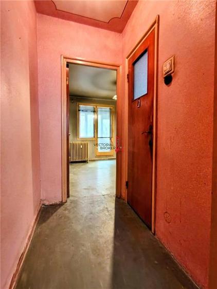 Apartament cu 3 camere semidecomandat în Titan