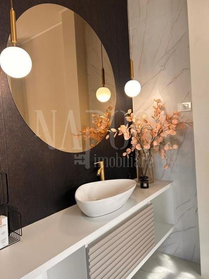 Penthouse cu 5 camere semidecomandat, mobilat în Florești