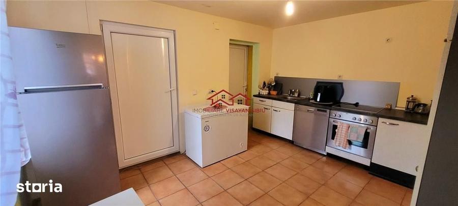 Casă cu 5 camere semidecomandat cu Teren 3190 Mp în Gârbova
