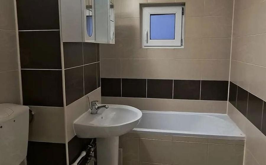 Apartament cu 4 camere semidecomandat în 1 Mai