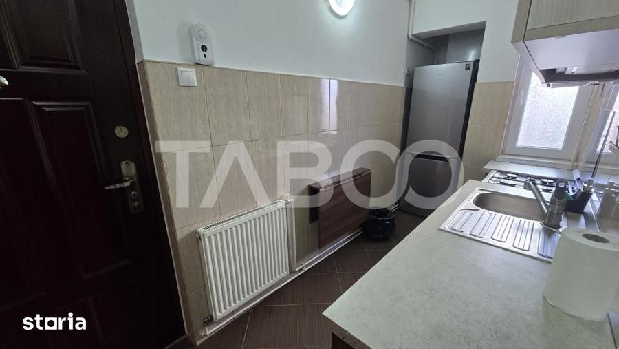 Apartament cu 2 camere semidecomandat, mobilat în Est