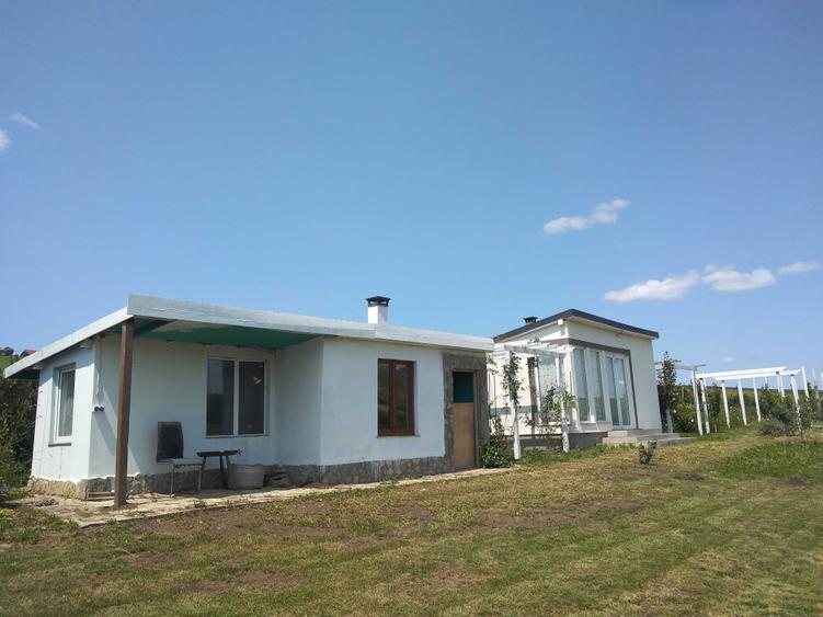 Casă cu 2 camere în Breazu