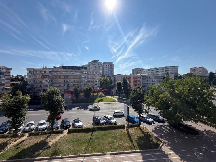 Apartament cu 2 camere decomandat, mobilat în Ultracentral