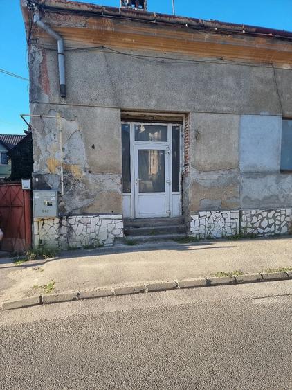 Casă cu 2 camere cu Teren 200 Mp în Central