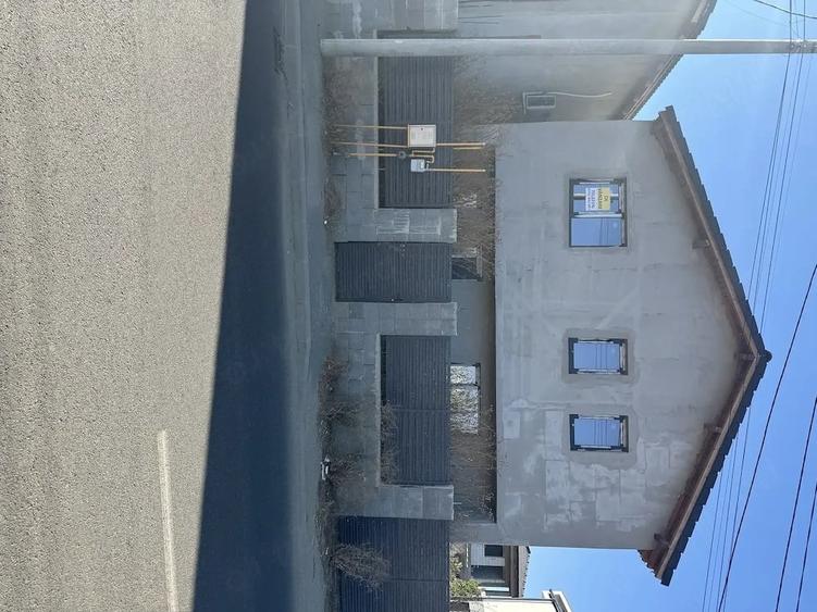 Casă cu 3 camere cu Teren 220 Mp în Exterior Vest