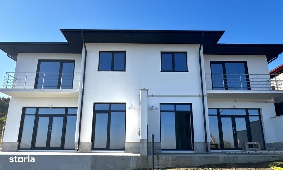 Casă cu 4 camere cu Teren 640 Mp în Tomești