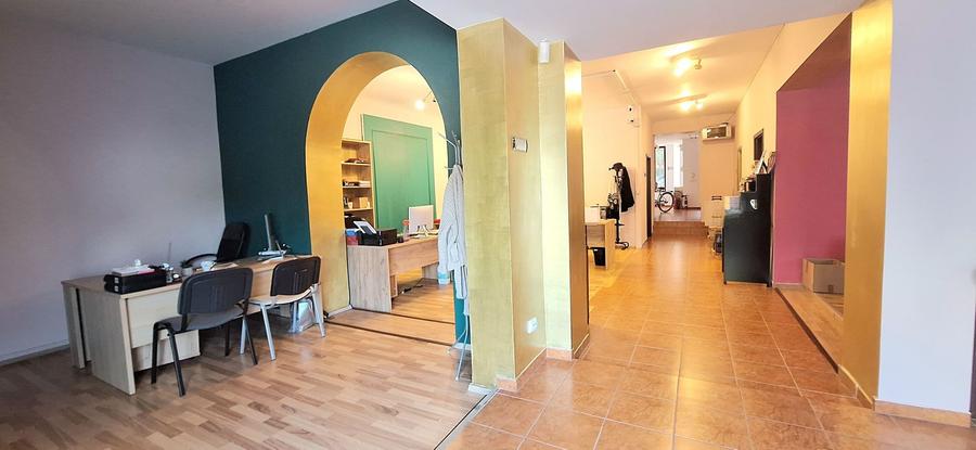 Casă individuală cu 10 camere cu Canalizare în Torontalului
