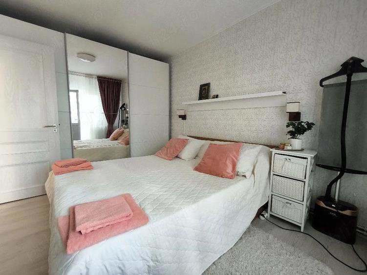 Apartament cu 3 camere semidecomandat în Gării