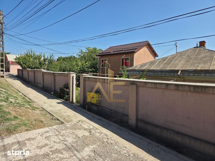 Casă cu 4 camere cu Teren 400 Mp în Ion Neculce