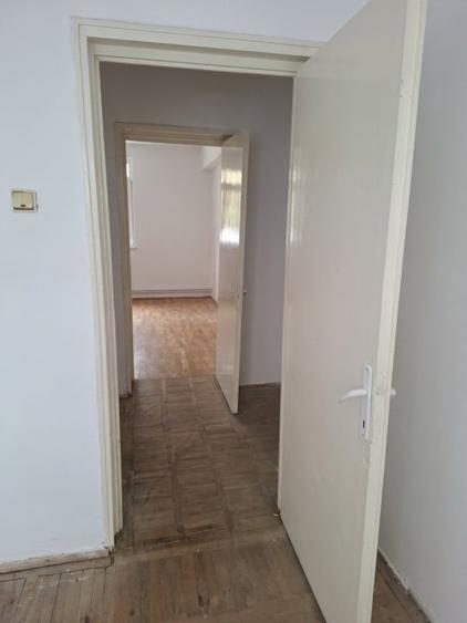 Apartament cu 2 camere semidecomandat în Titulescu
