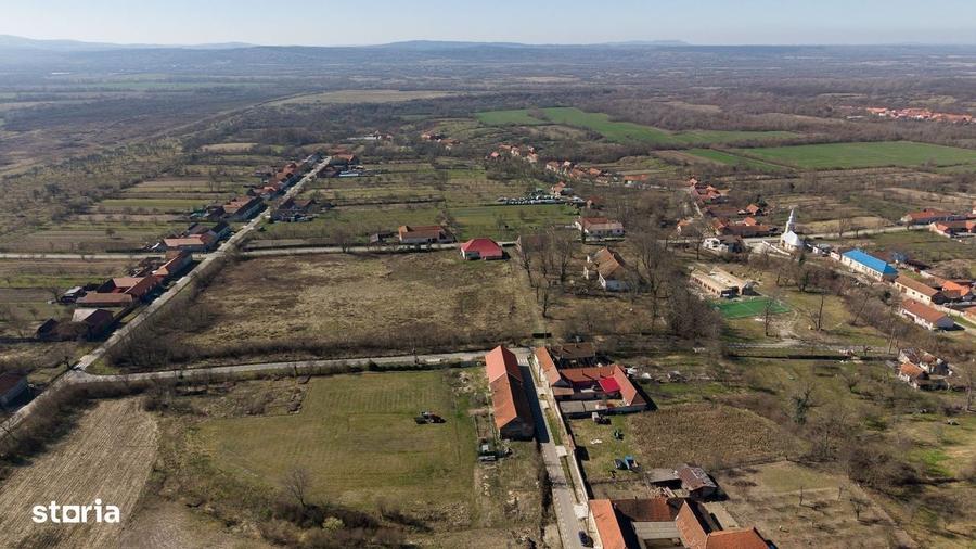 Casă cu 4 camere în Jupani