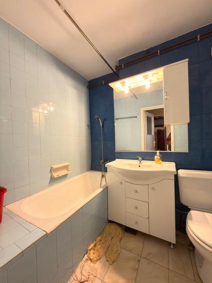 Apartament cu 3 camere semidecomandat în Complex Studențesc