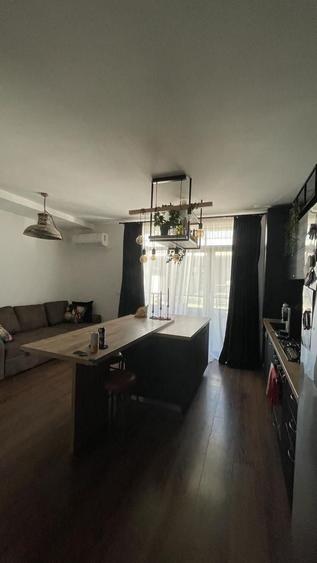 Apartament cu 3 camere semidecomandat, mobilat în Dumbrăvița