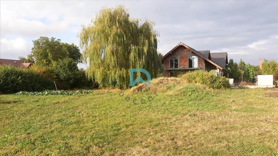 Teren Construcții intravilan de 835 mp, în Cristian