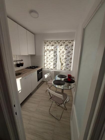 Apartament cu 2 camere decomandat în Gara de Nord
