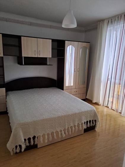 Apartament cu 2 camere semidecomandat în Calea București