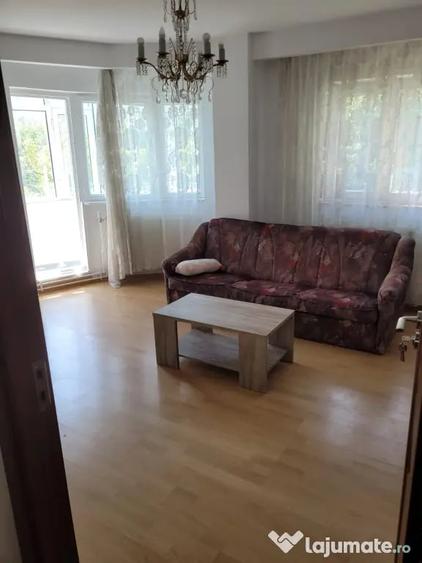 Apartament cu 3 camere decomandat în Aviației