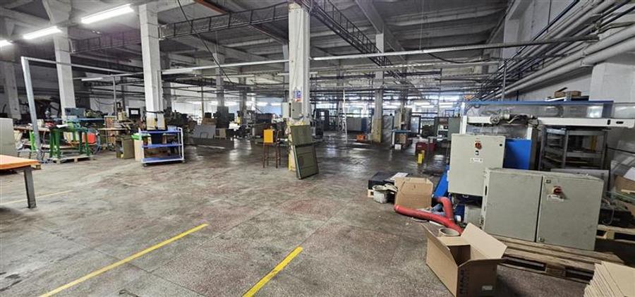 Spațiu industrial, de 2,250 mp, în Central