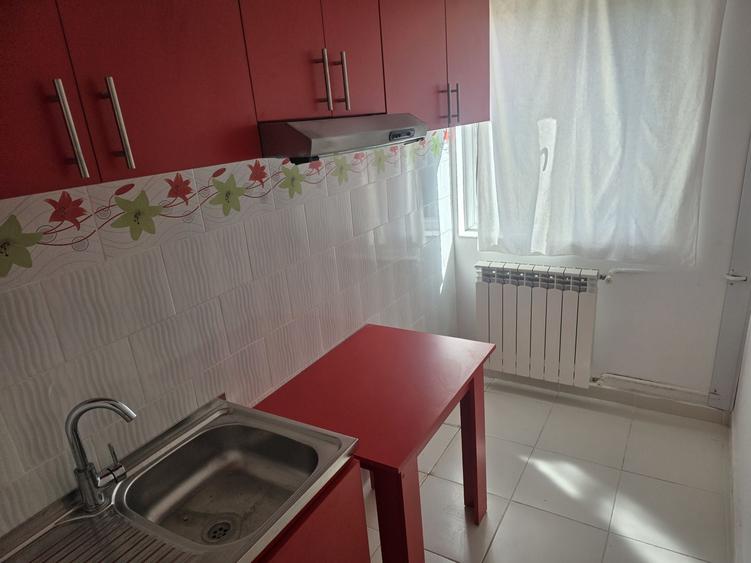 Apartament cu 2 camere semidecomandat în 23 August