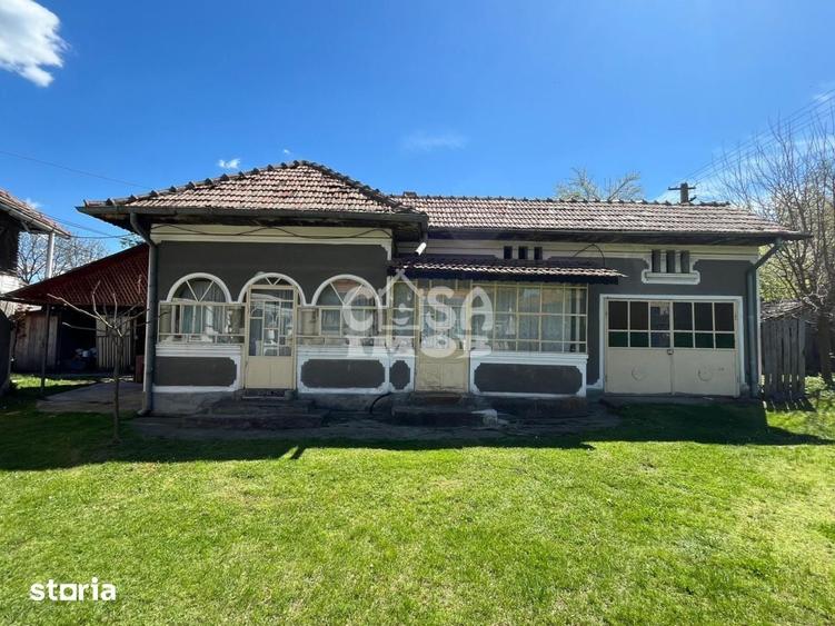 Casă cu 5 camere cu Teren 1187 Mp în Tătărani