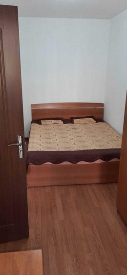 Apartament cu 3 camere semidecomandat în Malu Roșu