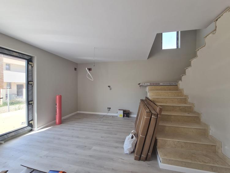 Casă individuală cu 4 camere cu Teren 300 Mp în Odăi