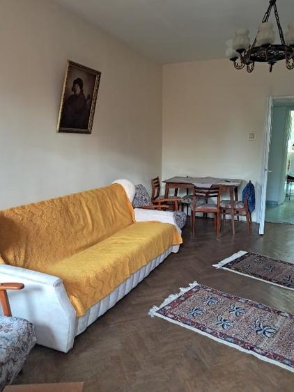 Apartament cu 3 camere decomandat, mobilat în Capitol