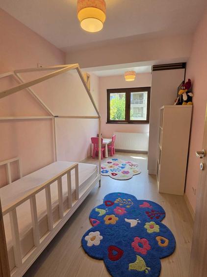 Apartament cu 4 camere decomandat în Central