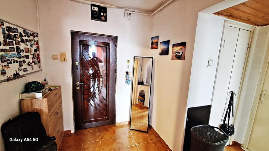 Apartament cu 2 camere decomandat în Florilor