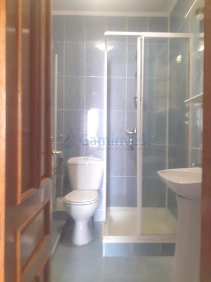Casă individuală cu 8 camere cu Canalizare în Valenta