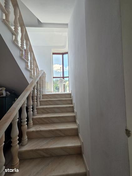 Casă cu 9 camere cu Teren 800 Mp în Prundu