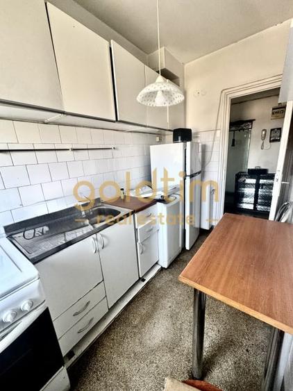 Apartament cu 3 camere semidecomandat în Kogălniceanu