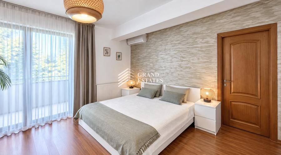 Casă individuală cu 8 camere cu Teren 903 Mp în Otopeni