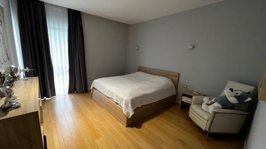 Apartament cu 4 camere decomandat în Herăstrău