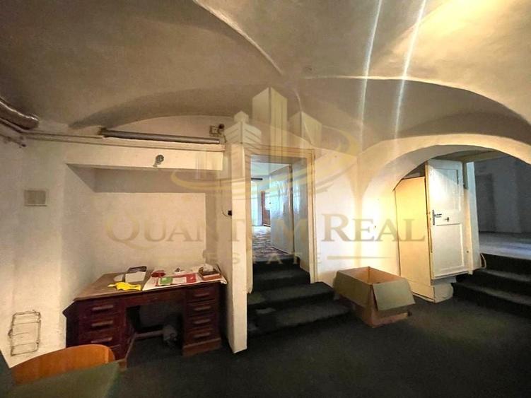 Casă individuală cu 5 camere cu Canalizare în Centrul Istoric
