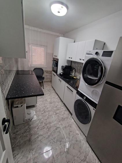 Apartament cu 4 camere decomandat în Central