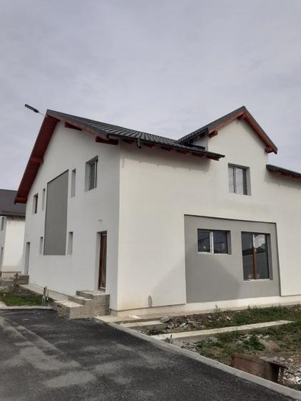 Casă cu 3 camere cu Teren 200 Mp în Strejnicu