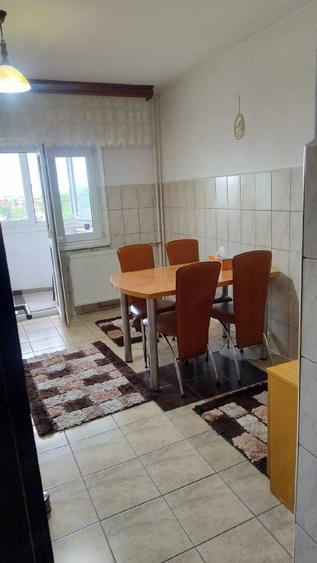 Apartament cu 3 camere semidecomandat în Mărășești