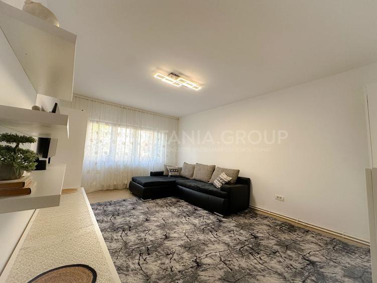 Apartament cu 3 camere decomandat în Tractorul