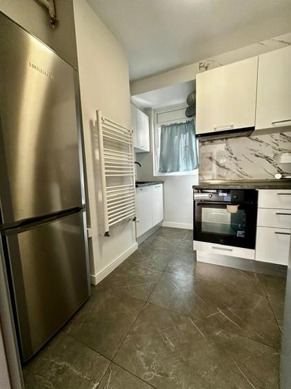 Apartament cu 3 camere semidecomandat în Cișmigiu