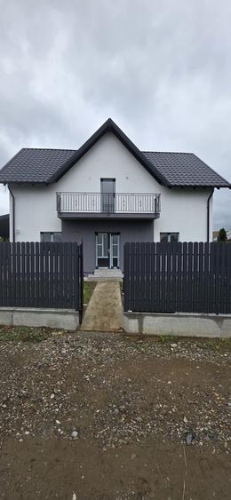 Casă cu 4 camere în Letea Veche