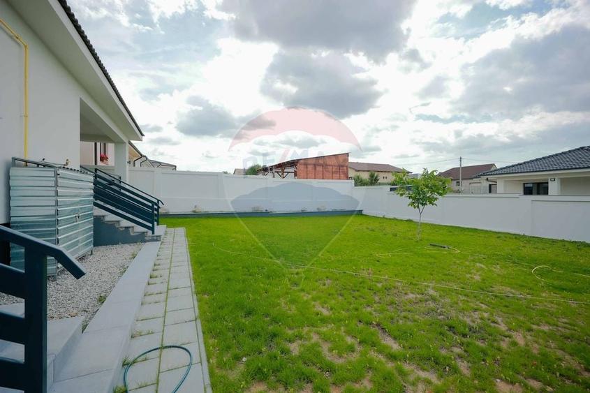 Casă individuală cu 4 camere cu Teren 537 Mp în Paleu