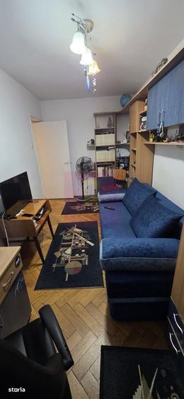 Apartament cu 3 camere decomandat în Piața Centrală
