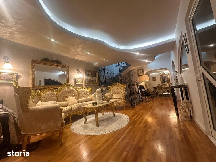 Casă cu 5 camere cu Teren 300 Mp în Central