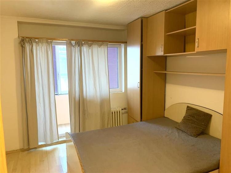 Apartament cu 3 camere decomandat în Nufărul