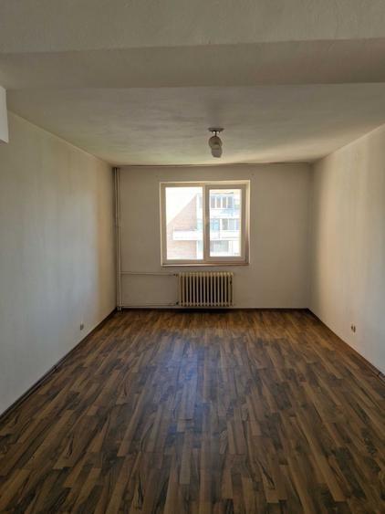 Apartament cu 2 camere decomandat în Petros